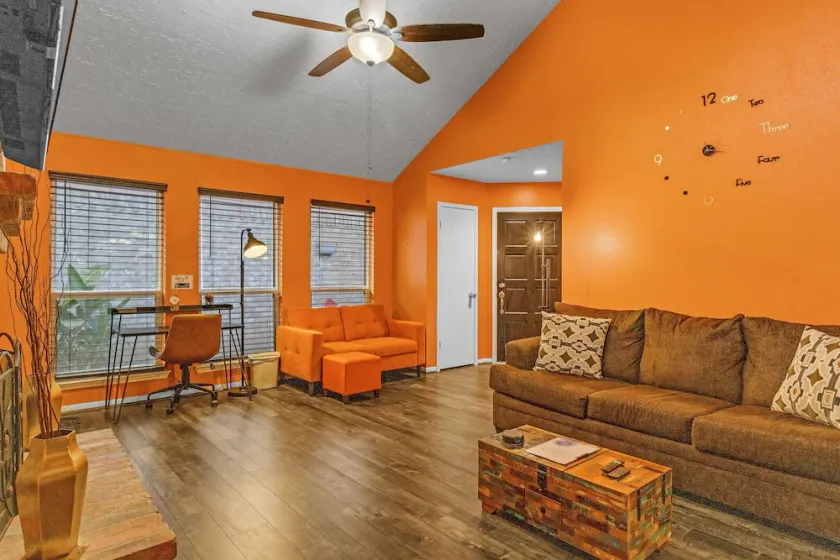 \"SW Houston Eclectic Living\" Long Stays Welcome! - Image 1