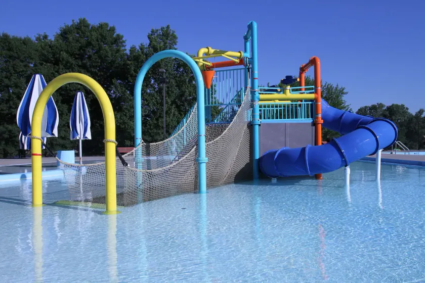Relax and Unwind in Knights Inn Harrisonville! Pets Allowed, Free Parking - Image 1