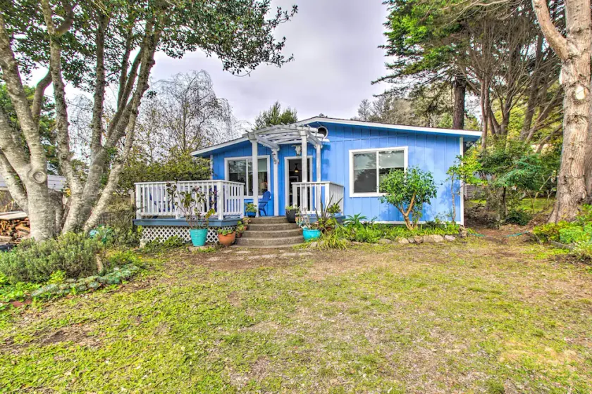 ‘Villa Verona’ Beach Retreat w/ Outdoor Space - Image 1