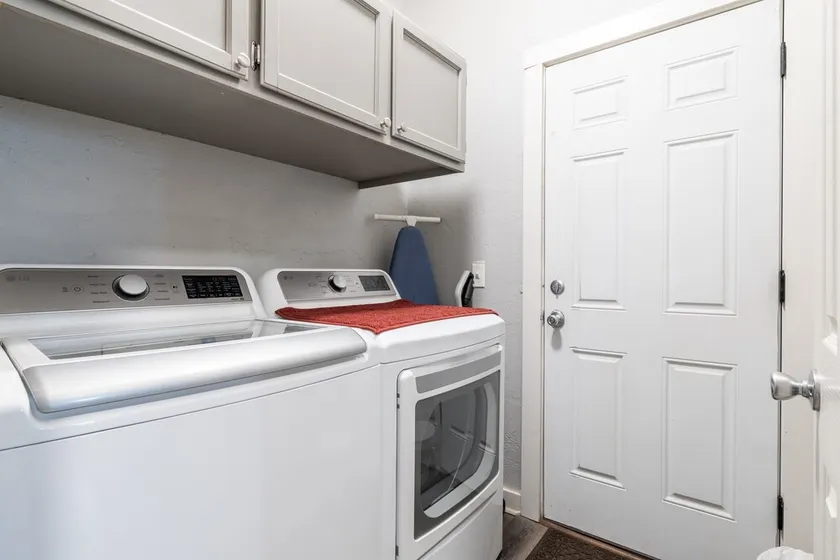 The Cozy Chickasha | Fiber | Extra Parking | W/D - Image 1