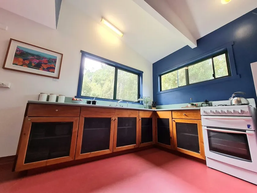 Family sized Forest cabin with outdoor bath,  fire,  only 50 minutes from Hobart - Image 1