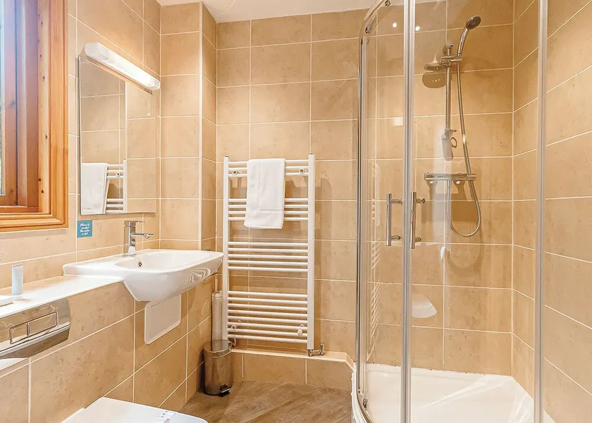 3 bedroom accommodation in Tilford, Farnham - Image 1