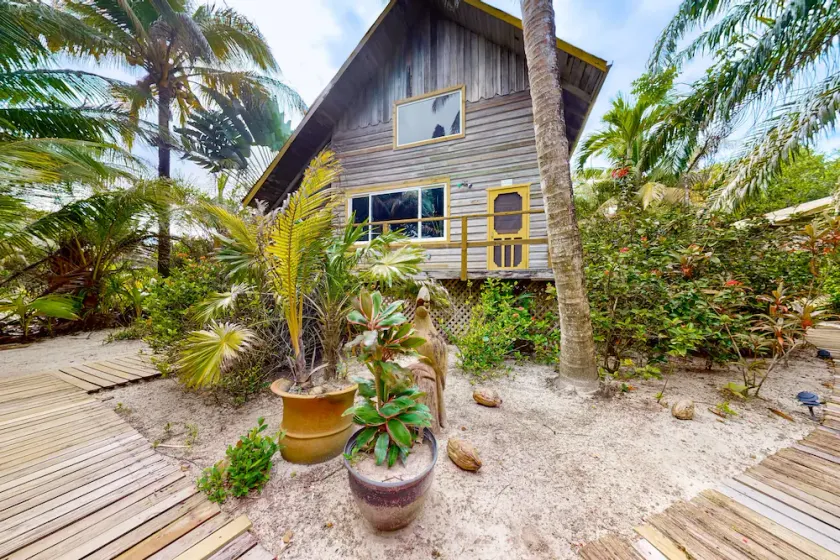 Two quiet oceanfront cabanas w/ private beach, dock, hammock, ocean view & WiFi - Image 1