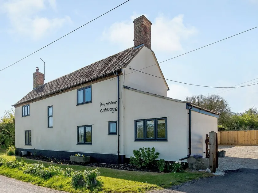 3 bedroom accommodation in Cambridge, near Lower Cam - Image 1