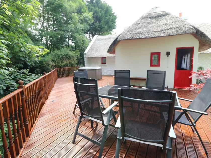 Charming cottage with a hot tub and deck overlooking a stream. Amazing kitchen! - Image 1
