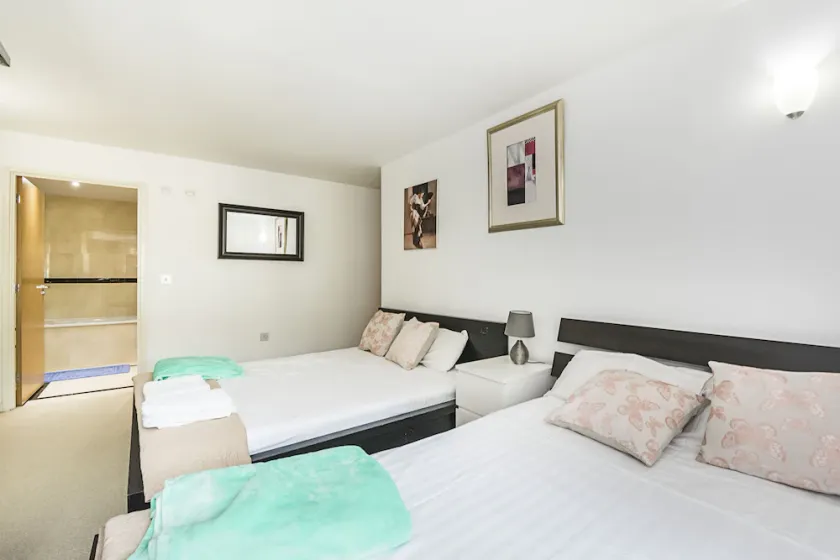 EXCEL EXECUTIVE 2BEDROOMS 2 BADROOM SOVER TILL 8 - Image 1