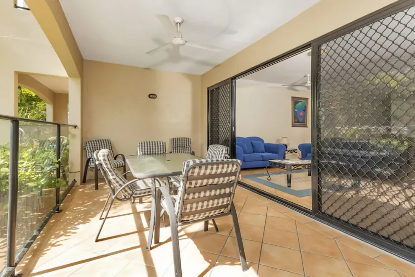 Large Beachfront Apartment - Image 1