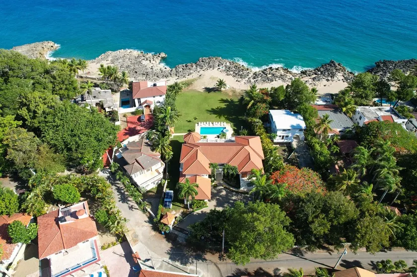 Casa Los Sueños: Oceanfront Elegance Meets Tropical Luxury! - Image 1