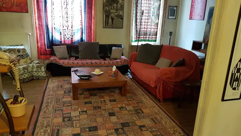 Large character house with terrace and garden in the city center. - Image 1