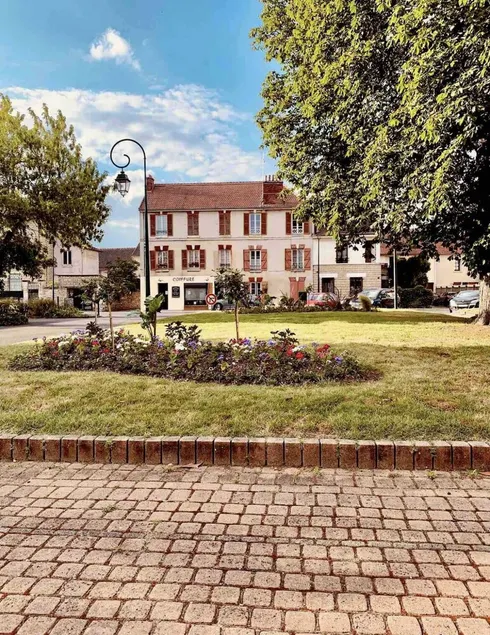 Le Logis Cantilien | Chantilly–Lamorlaye • 2 chambres • Parking privé gratuit - Image 1
