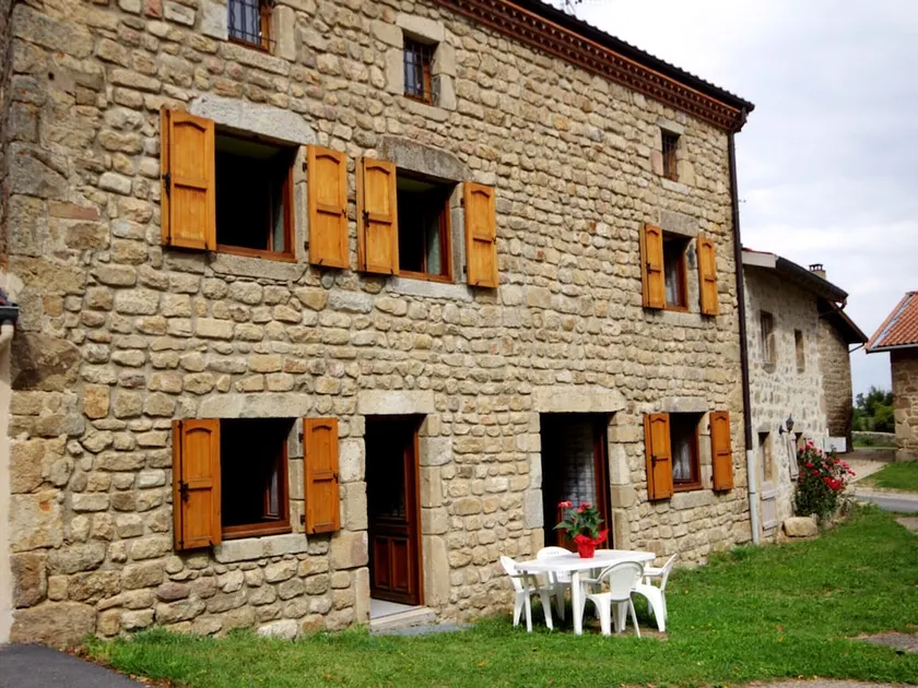 Gîte de Charme en Pierre avec Poêle à Bois, Grand Terrain - Image 1