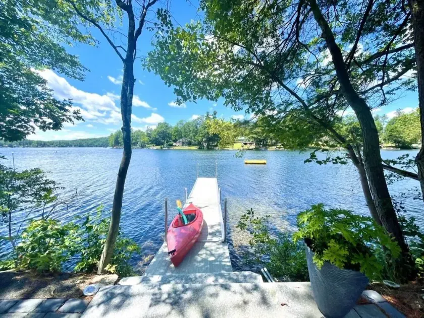 Cottage on Lake Saint Catherine - Image 1