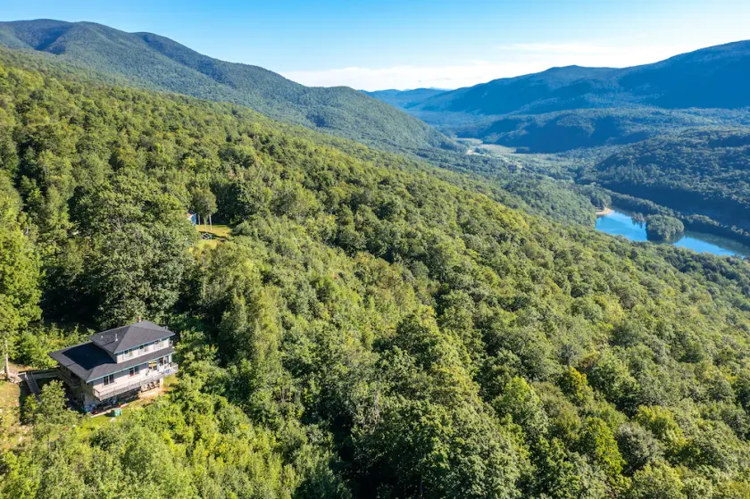 7 bed/3 bath and 2 kitchens Mountain Top House near ski/horse show - Image 1