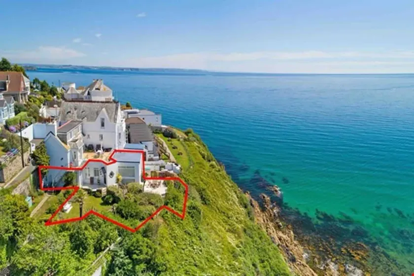 Stunning clifftop 2 bedroom apartment - Image 1