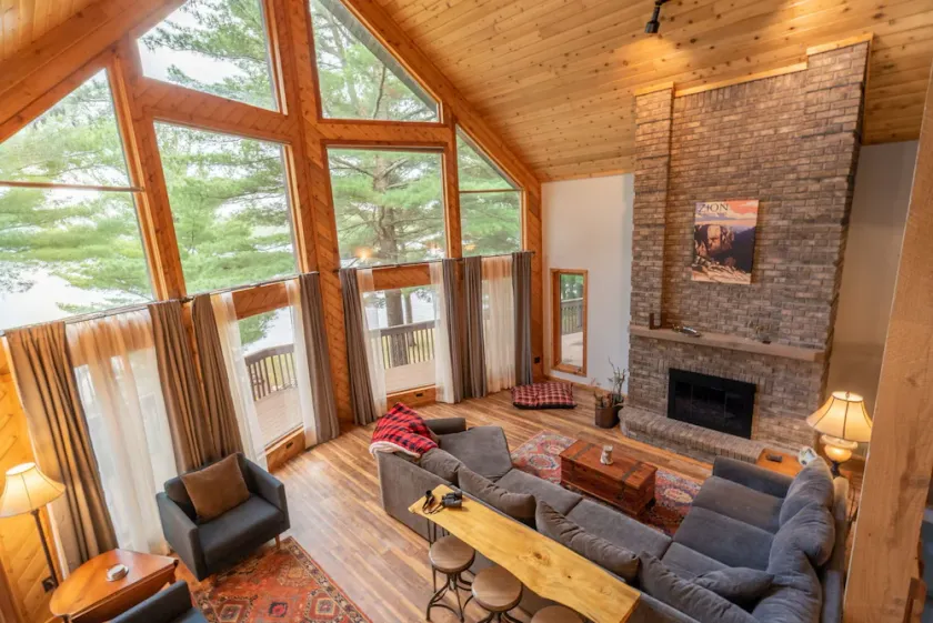 Spacious Family Getaway with Pontoon - Image 1
