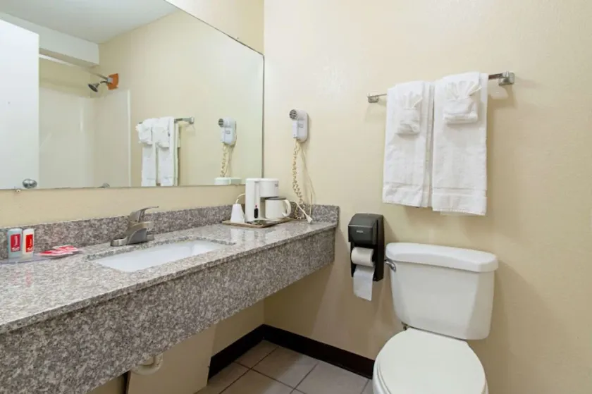 Utica Stay Inn - Image 1