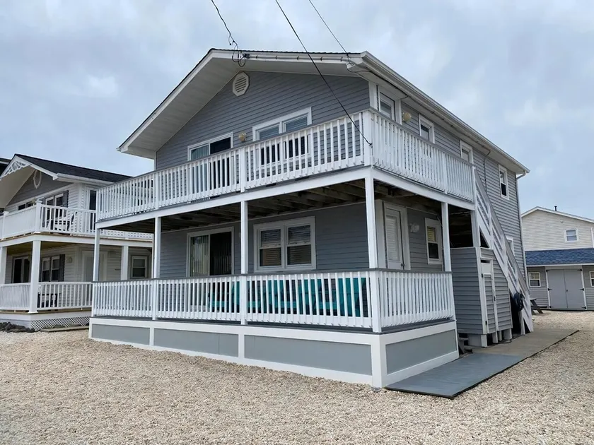 Ocean block duplex located in the heart of Surf City. - Image 1