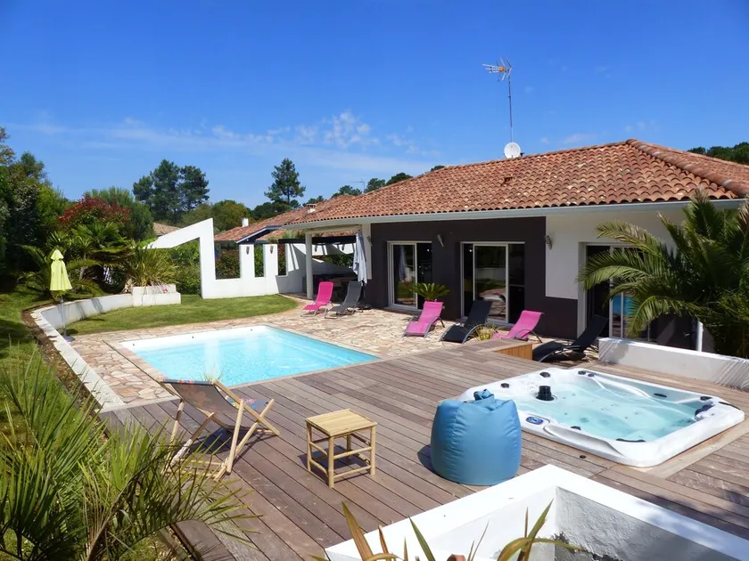 Villa moderna con piscina e SPA per 8 persone. Benefici molto carini - Image 1