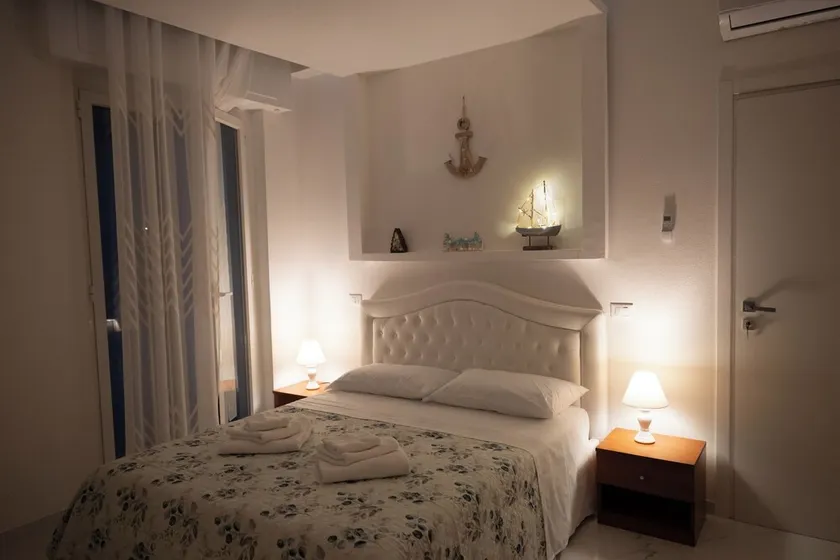 Real Modern Rapallo Retreat 2 Balconies 7-min Walk to Beach Sleeps 6 - Image 1