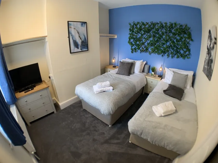 Whitworth Lodge. Sleeps 6 in 3 rooms netflix WIFI - Image 1