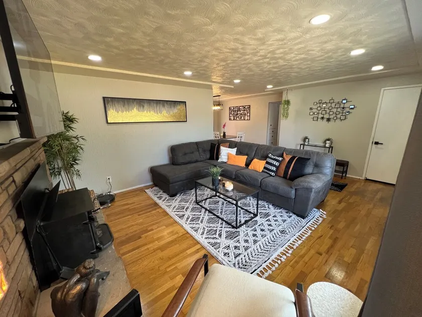HUGE, PRIVATE, 3 BEDROOM 1 BATH NEAR PLU and JBLM - Image 1