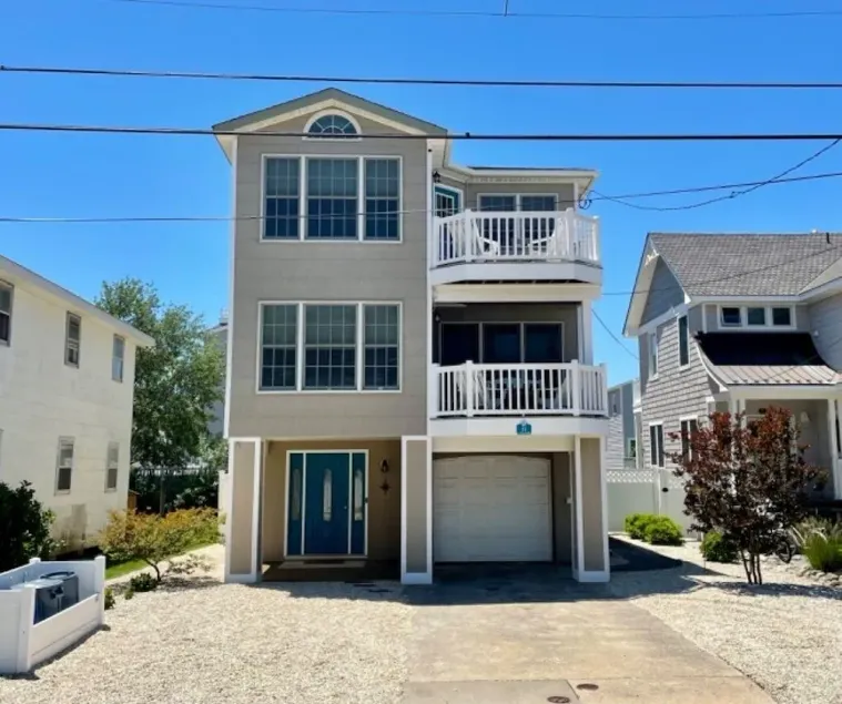 Rummeligt 6br Oceanside Home. Tæt på alle i Beach Haven. - Image 1