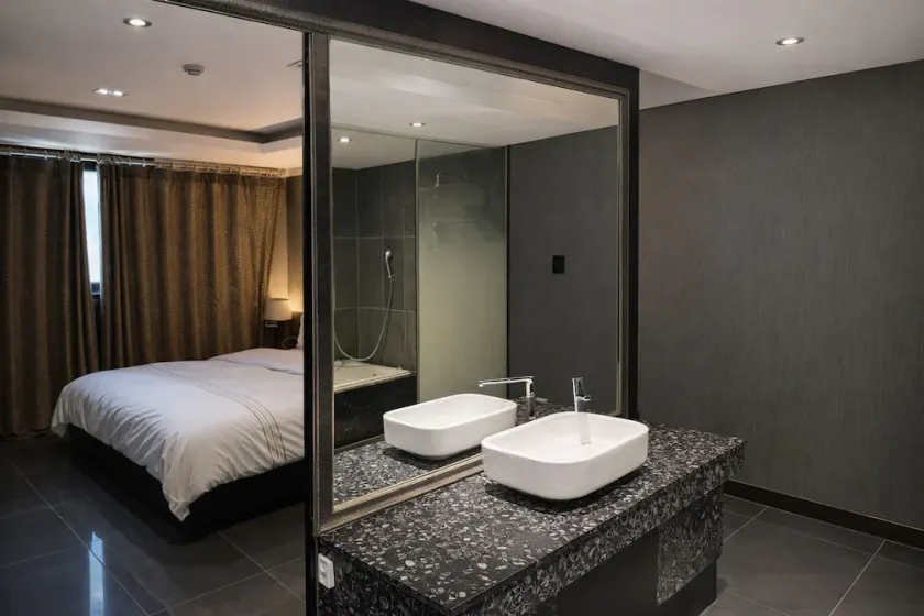 Zenith Hotel Bucheon - Image 1