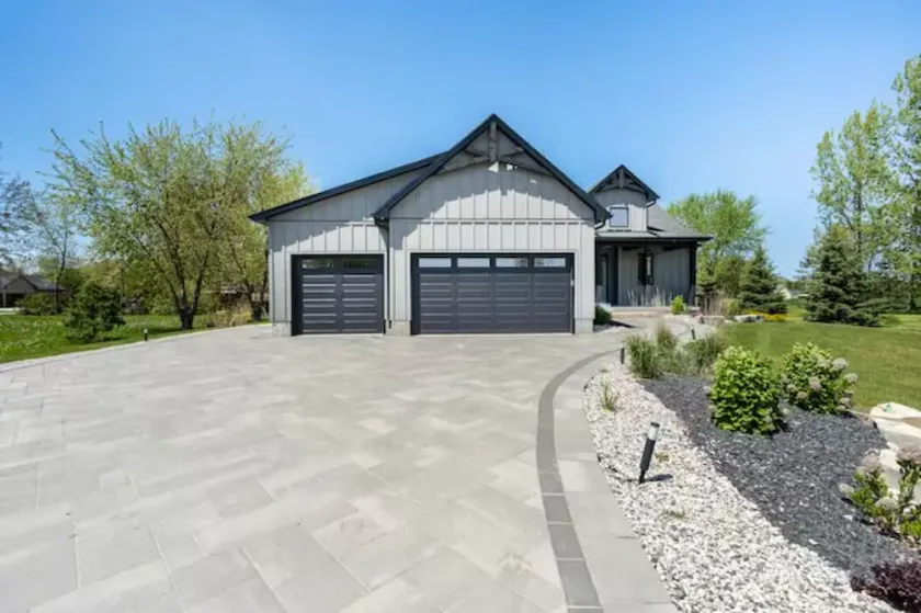 Laporte Cottage | Hot Tub | Walk to Beach | Fire Pit | Grand Bend & Bayfield - Image 1