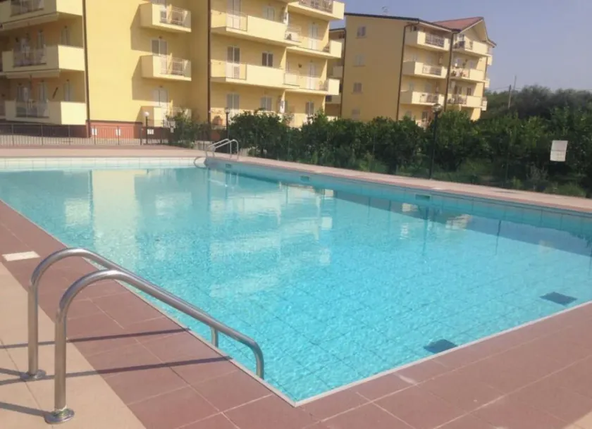 Apartamento Caulonia Marina con piscina, a 5 minutos a pie de la playa - Image 1