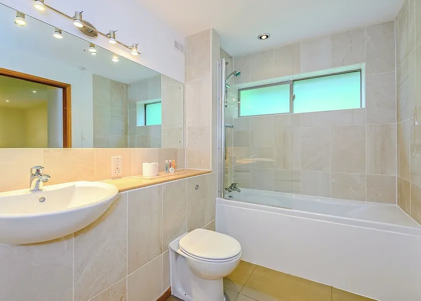 A superbly appointed impressive two storey luxury lodge. - Image 1