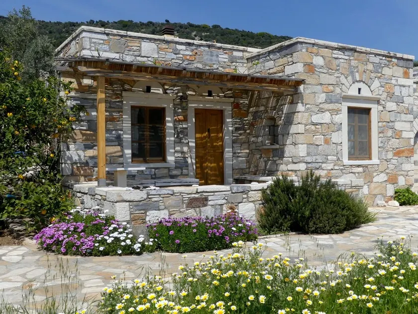 Stone-built houses Azalas, very quiet, by the beach, with fireplace - Image 1