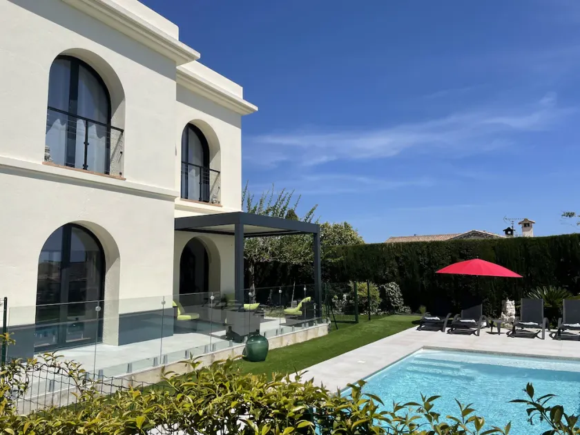 Maison de famille rénovée avec piscine sécurisée - Image 1