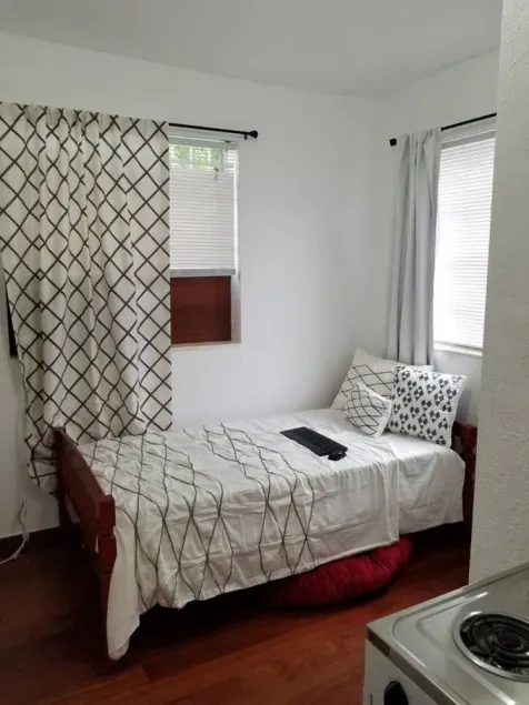 Migue´s Tiny Miami Alcove - Image 1
