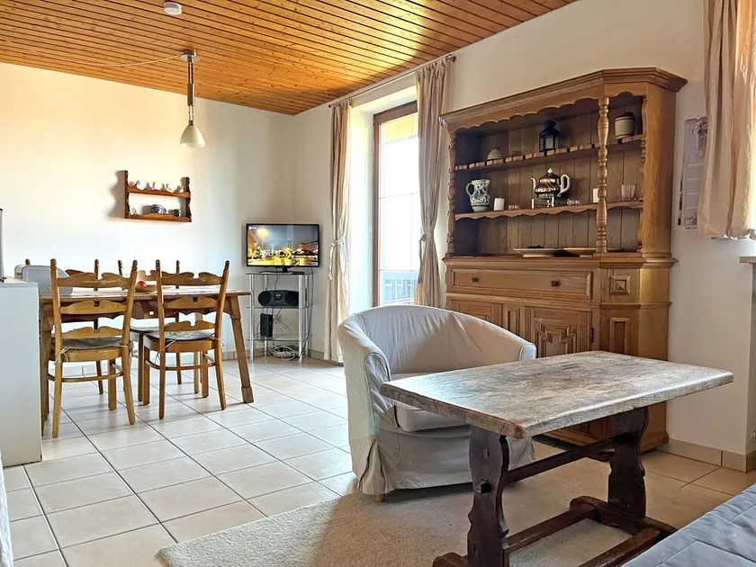 Apartment 40 sqm living/bedroom and balcony - Image 1