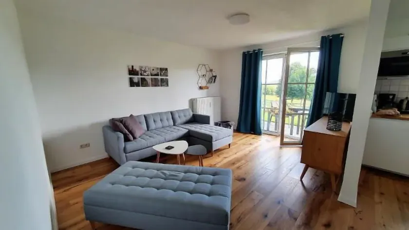 Cozy two-room apartment for up to 4 people with private terrace or balcony - Image 1