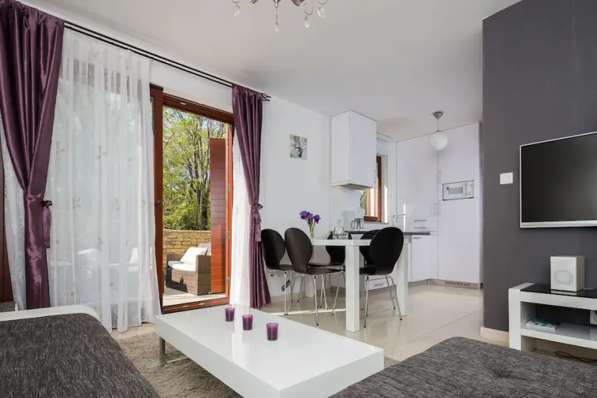 4 star romantic villa, just a minute walk to the beach, heated pool. - Image 1