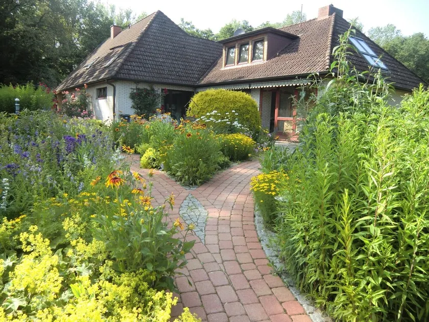 Appartamento 'Fewo Birkenallee - Apfel' con terrazza privata, giardino privato e Wi-Fi - Image 1