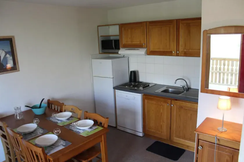 200m from ski slopes, 2nd floor, view mountain, balcony, tv, ski locker, 32m², Superdévoluy - Image 1