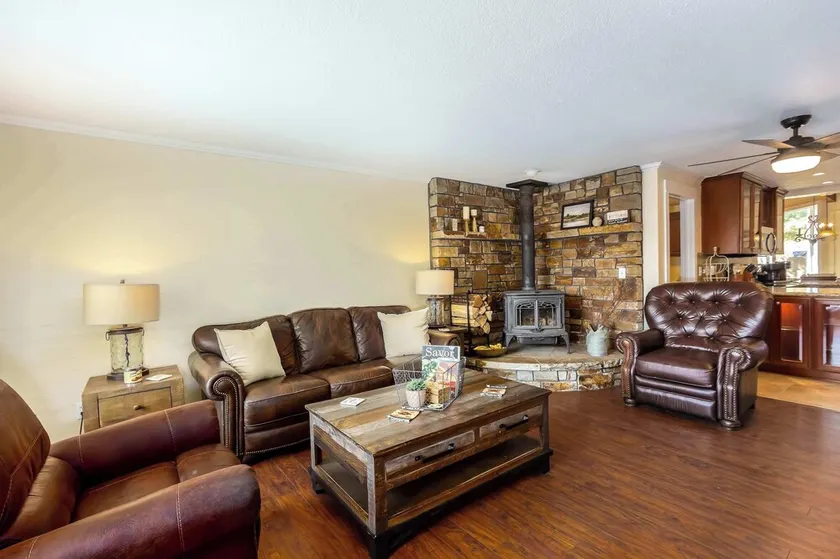 Broken Bow Getaway Pet Friendly Midtown - Image 1