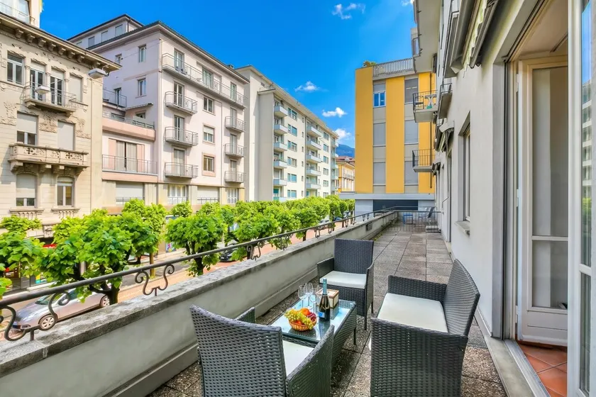 Bellinzona im Stadtzentrum: Skilift, Parkplätze, für 6 Personen, Bellinzona, Schweiz - Image 1