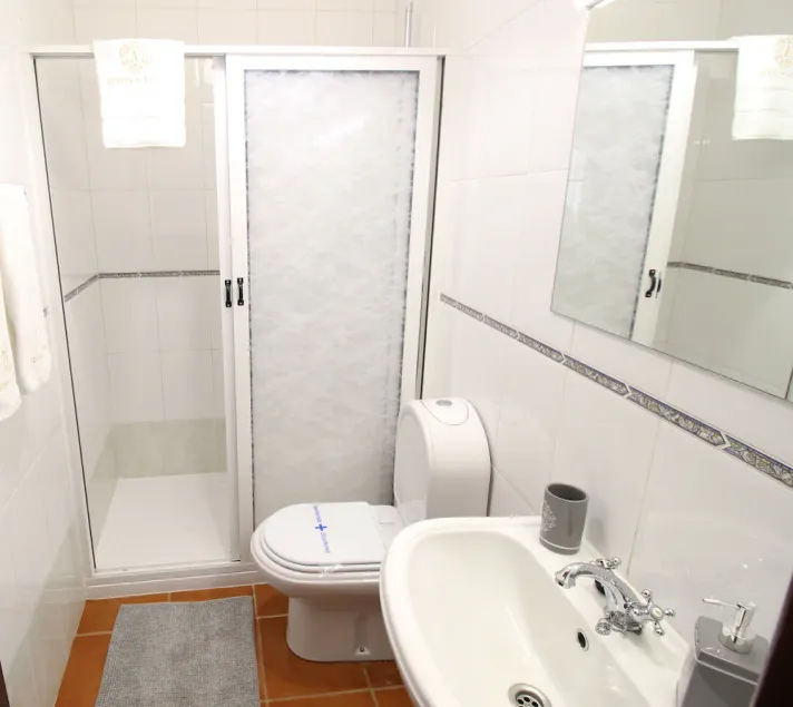 Quarto do Lagar Quinta d'Areda Wine&Pool Experience - Image 1
