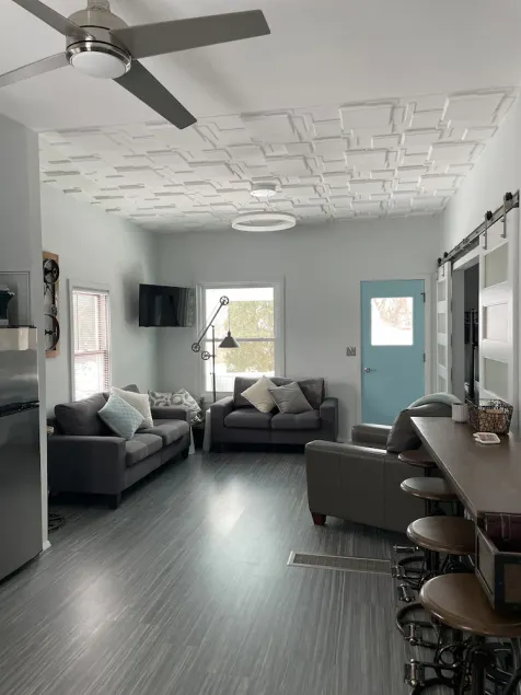 Cozy Mountain Biking Retreat, Lake View, Walking distance to Town - Image 1