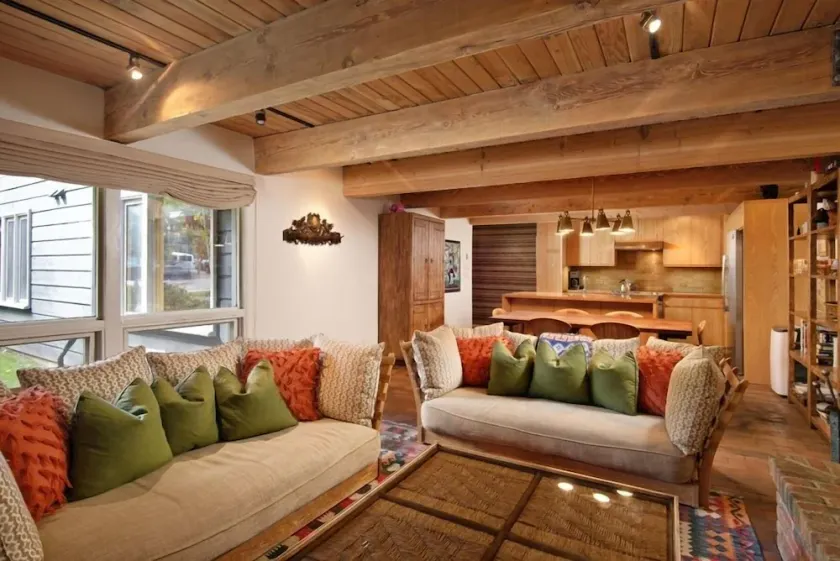 Cottonwoods Unit 1F, Stylish Condo with Excellent West End Location, Wood-Burning Fireplace - Image 1