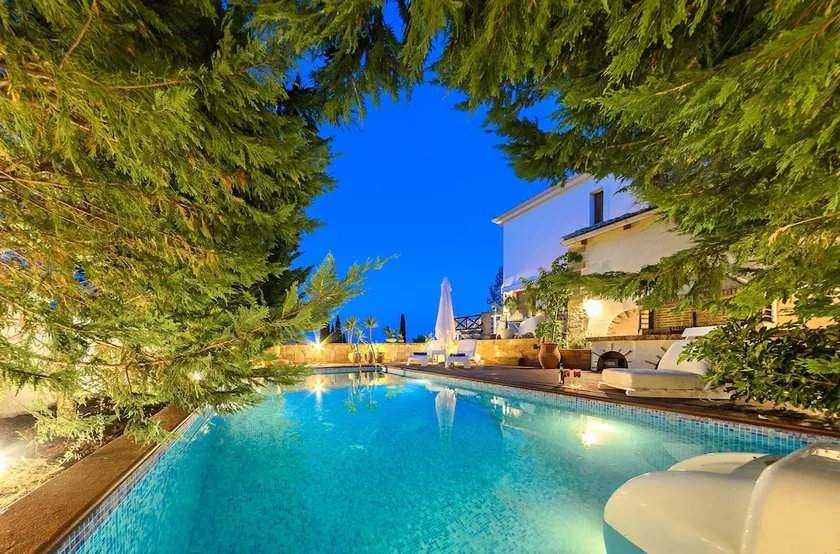 Ark Luxury & Private Villa - Image 1