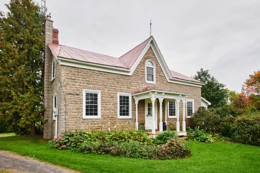 RIVERLEE 5-BEDROOM 3-ACRE WATERFRONT ESCAPE - Image 1