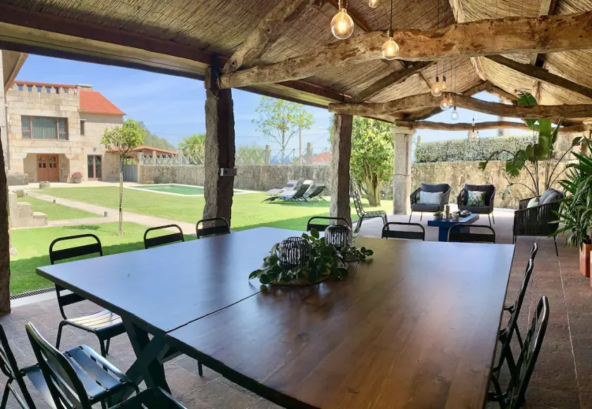 EXCLUSIVE RURAL HOUSE WITH POOL IN LAS RIAS BAIXAS  - Image 1