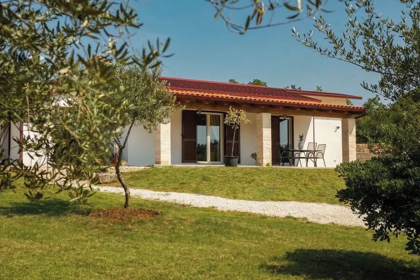 Holiday home on olive grove with pool - only 5 km from Rovinj - Image 1