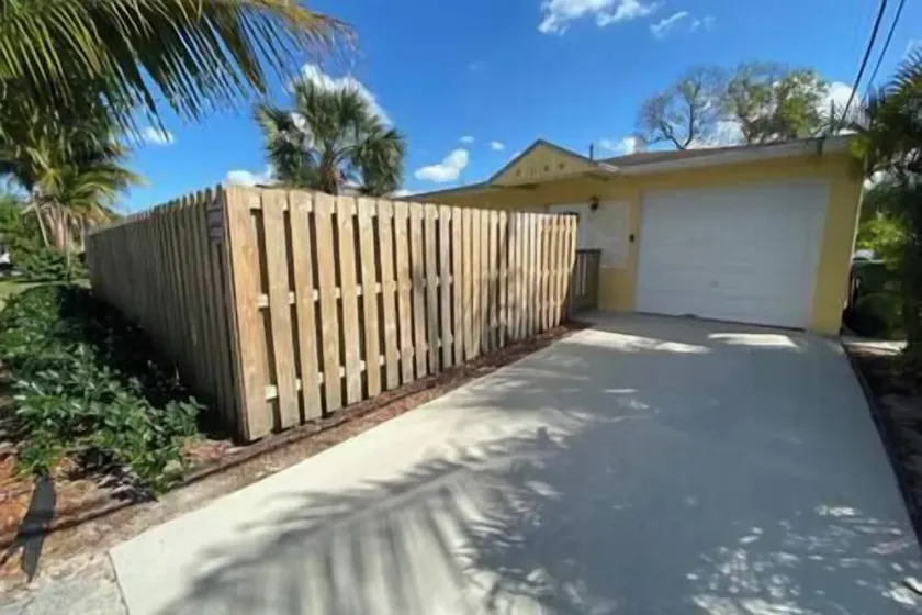 Captain's Quarters, Fort Lauderdale, FL - Image 1
