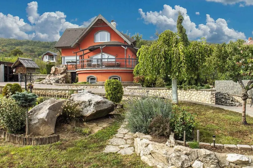 Holiday home with panoramic views of Lake Balaton, WiFi, washing machine - Image 1