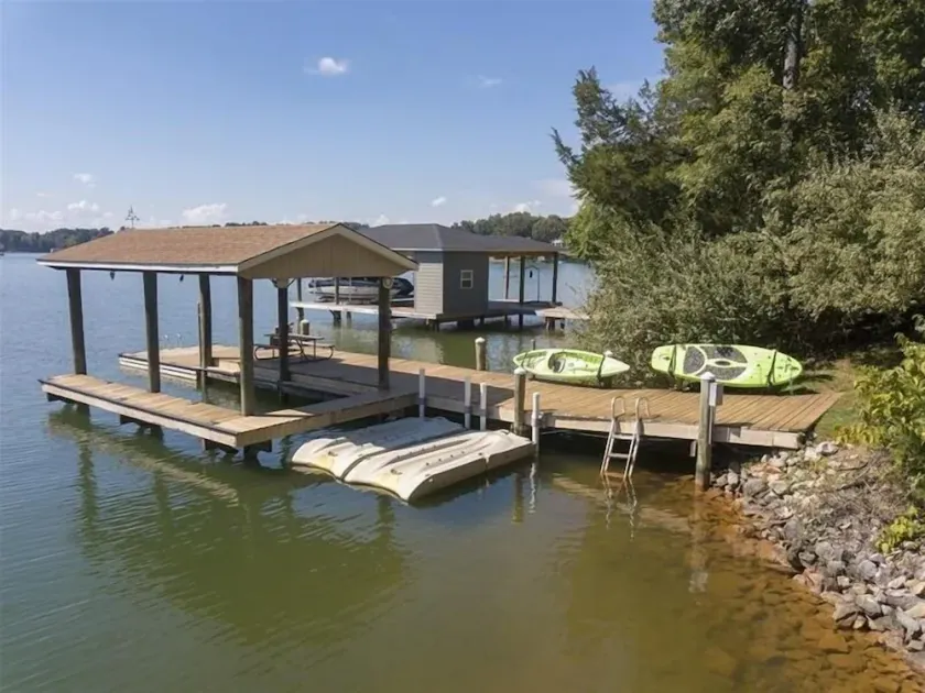 3 Bedrooms, 1 Flex Room, 3 Bathrooms!  Pet Friendly, Wifi, Hot Tub & More! Come Visit \"Bob Inn Cove\" - Image 1